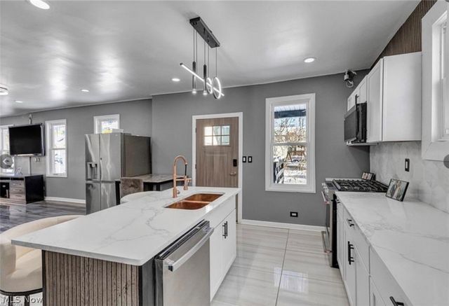 5811 Madison Avenue, Cleveland, OH 44102