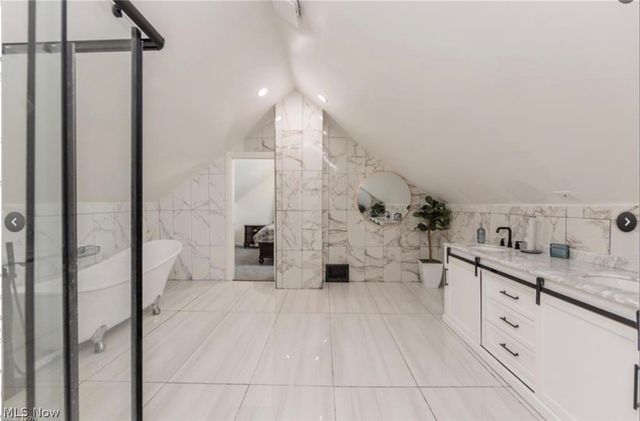 5811 Madison Avenue, Cleveland, OH 44102