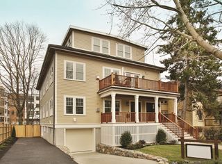 77 Verndale St 2, Brookline, MA 02446