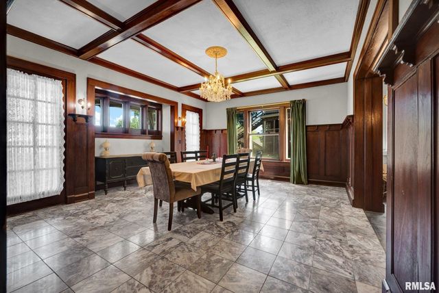 423 W HIGH Street, Peoria, IL 61606