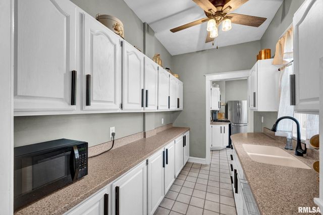 423 W HIGH Street, Peoria, IL 61606