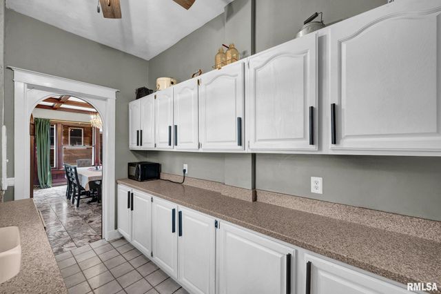 423 W HIGH Street, Peoria, IL 61606