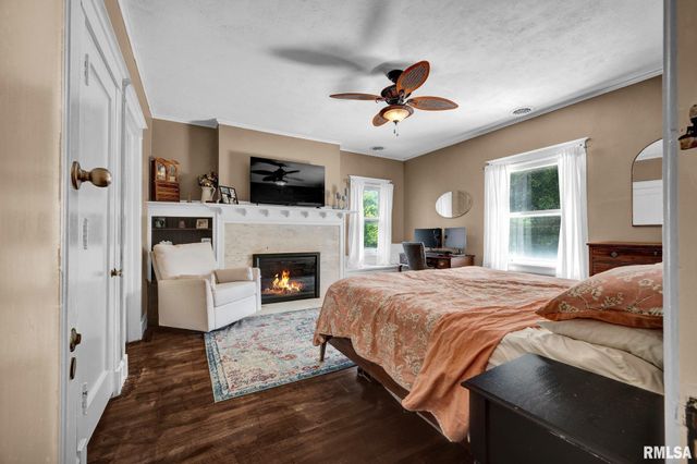 423 W HIGH Street, Peoria, IL 61606