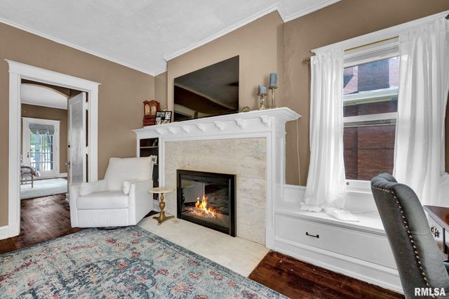 423 W HIGH Street, Peoria, IL 61606