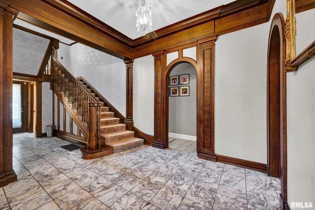 423 W HIGH Street, Peoria, IL 61606