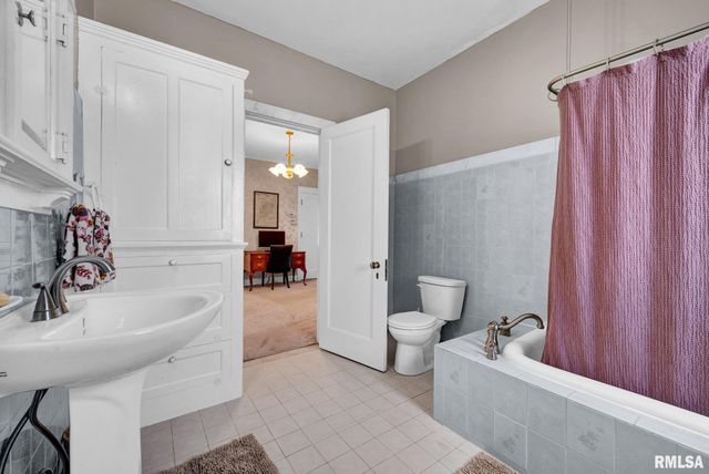 423 W HIGH Street, Peoria, IL 61606