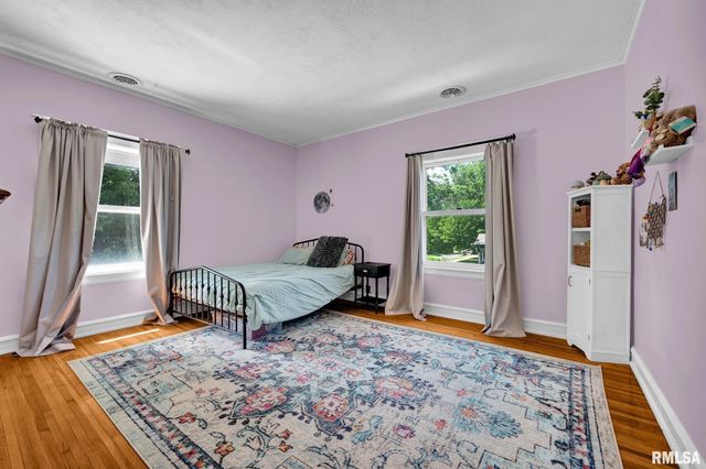423 W HIGH Street, Peoria, IL 61606