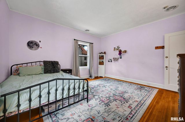 423 W HIGH Street, Peoria, IL 61606