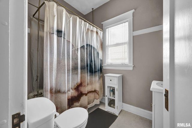 423 W HIGH Street, Peoria, IL 61606