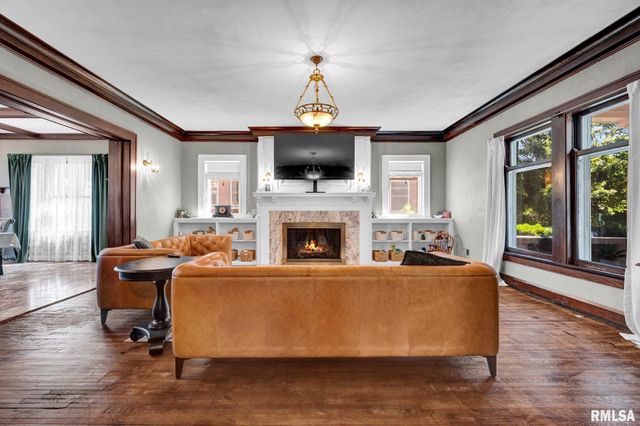 423 W HIGH Street, Peoria, IL 61606