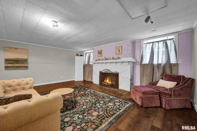 423 W HIGH Street, Peoria, IL 61606