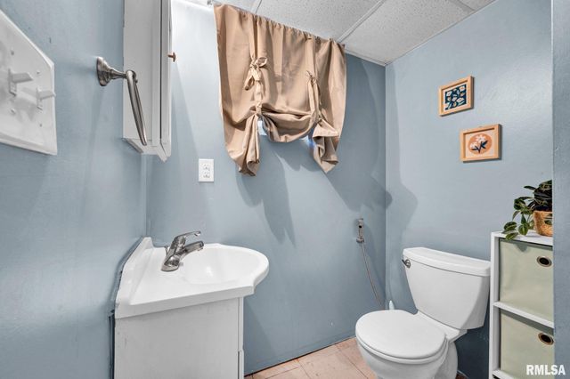 423 W HIGH Street, Peoria, IL 61606