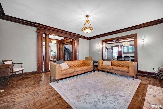 423 W HIGH Street, Peoria, IL 61606