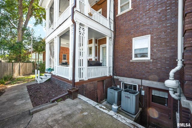 423 W HIGH Street, Peoria, IL 61606