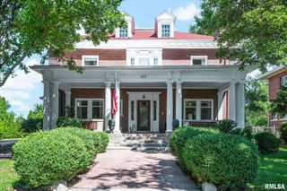 423 W HIGH Street, Peoria, IL 61606
