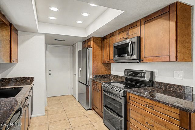 2208 E HEARN Road, Phoenix, AZ 85022