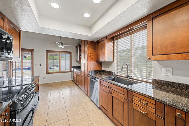 2208 E HEARN Road, Phoenix, AZ 85022