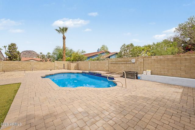 2208 E HEARN Road, Phoenix, AZ 85022
