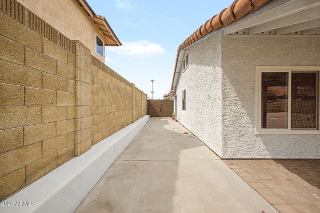 2208 E HEARN Road, Phoenix, AZ 85022