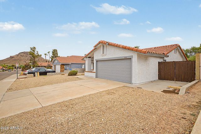 2208 E HEARN Road, Phoenix, AZ 85022