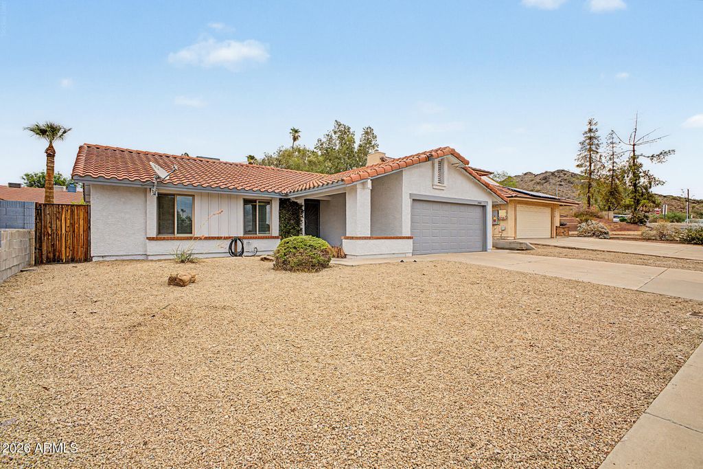2208 E HEARN Road, Phoenix, AZ 85022