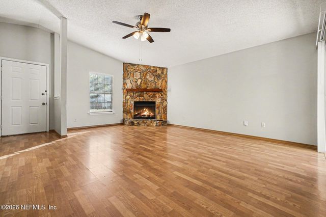 562 JAMES WILSON Circle, Orange Park, FL 32073