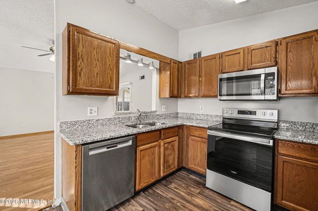 562 JAMES WILSON Circle, Orange Park, FL 32073