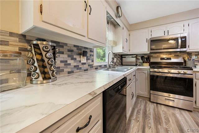 3991 Foothill, Onondaga, NY 13215