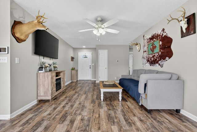 313 Congressman Dr, Clarksville, TN 37042