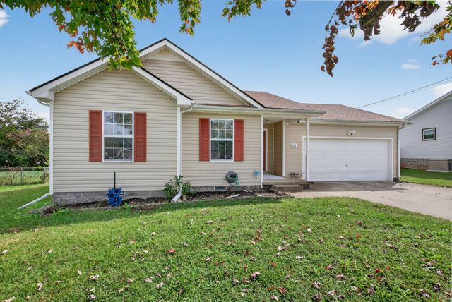 313 Congressman Dr, Clarksville, TN 37042