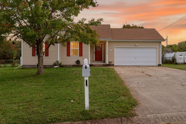 313 Congressman Dr, Clarksville, TN 37042