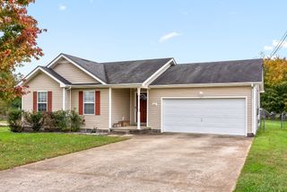 313 Congressman Dr, Clarksville, TN 37042