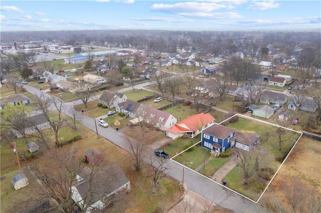 1018 N 12th Street, Independence, KS 67301