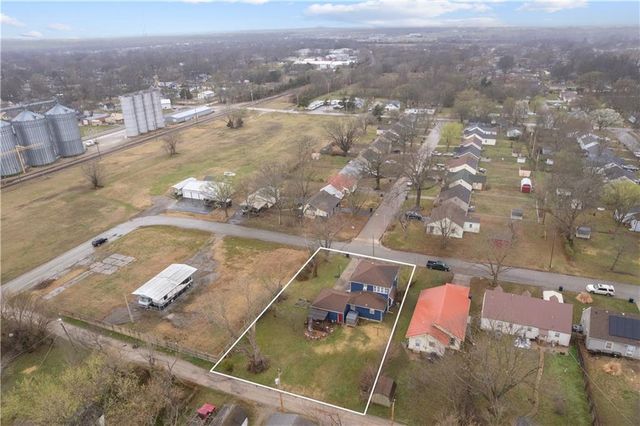 1018 N 12th Street, Independence, KS 67301