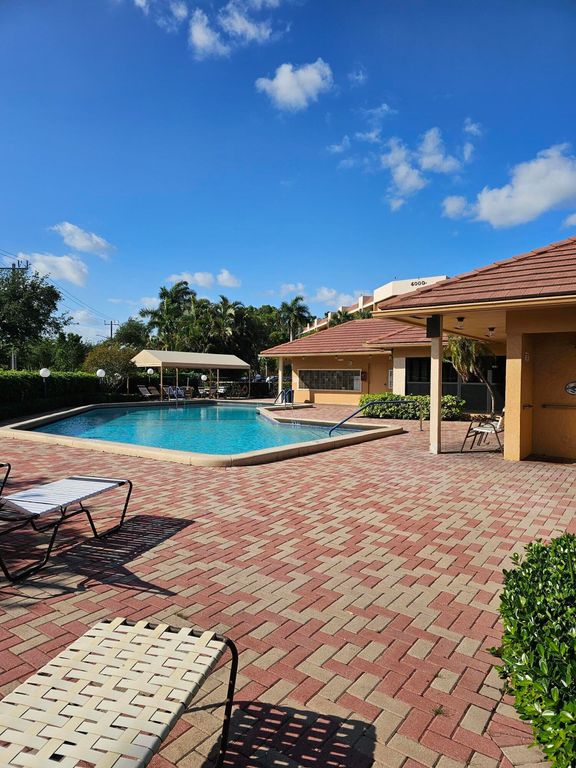 6017 Coral Lake Drive 205, Margate, FL 33063