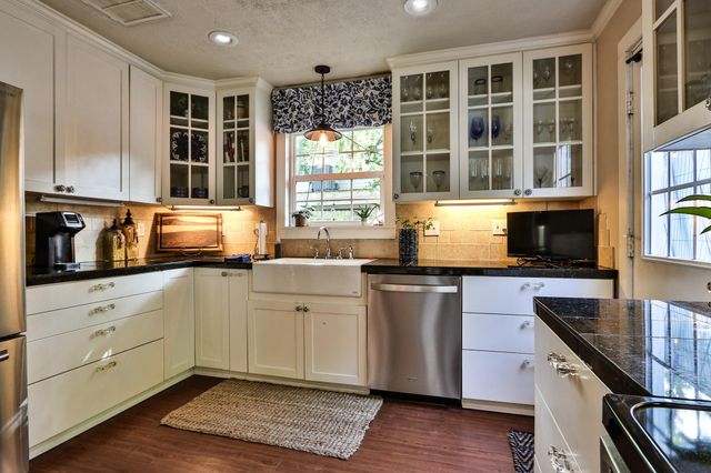 434 Lakeside Drive, Kemah, TX 77565