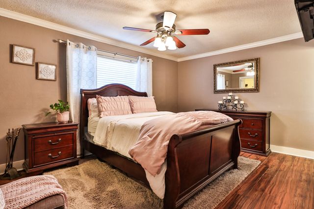 434 Lakeside Drive, Kemah, TX 77565