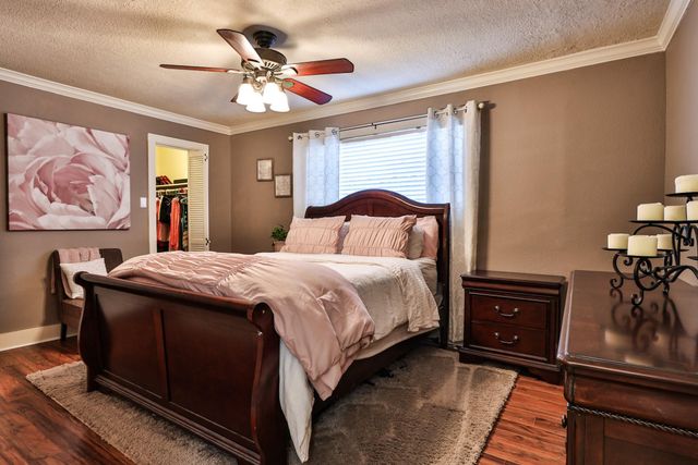 434 Lakeside Drive, Kemah, TX 77565