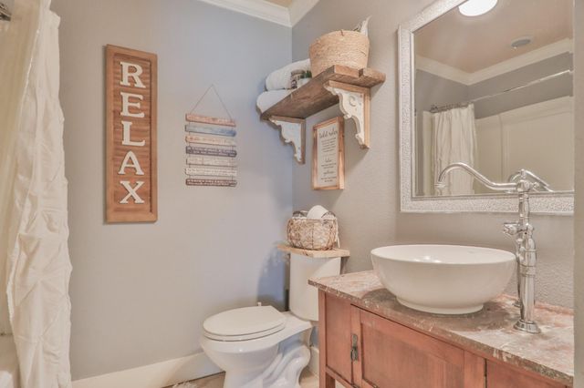 434 Lakeside Drive, Kemah, TX 77565