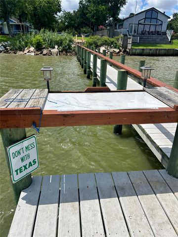 434 Lakeside Drive, Kemah, TX 77565