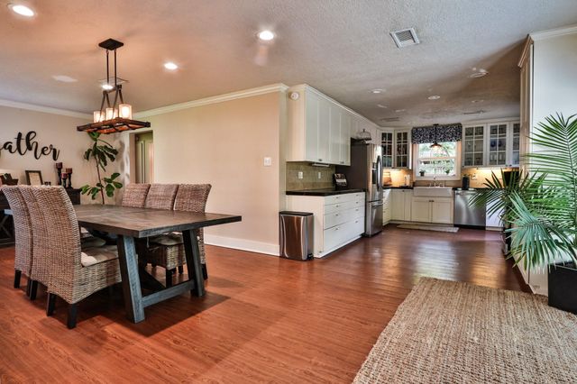 434 Lakeside Drive, Kemah, TX 77565