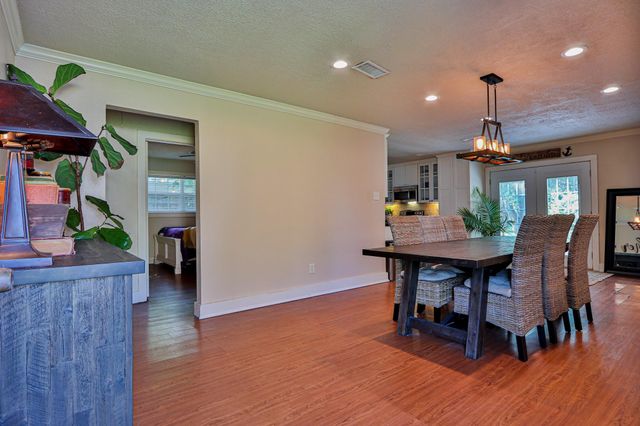 434 Lakeside Drive, Kemah, TX 77565