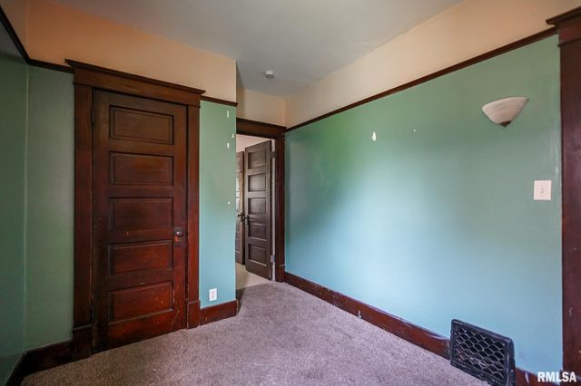 2223 N SHERIDAN Road, Peoria, IL 61604