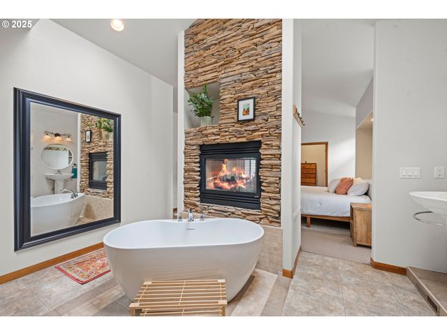 2499 PINE RIDGE Dr, Gearhart, OR 97138