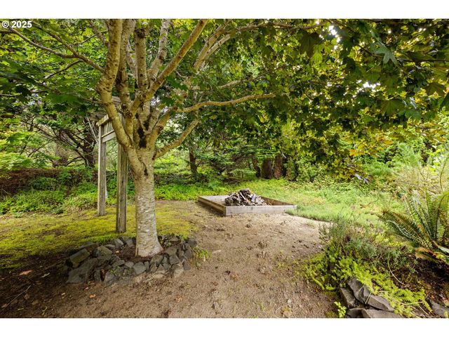 2499 PINE RIDGE Dr, Gearhart, OR 97138