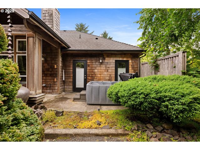 2499 PINE RIDGE Dr, Gearhart, OR 97138