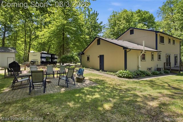 4457 Fettig Trail, White Lake, MI 48383