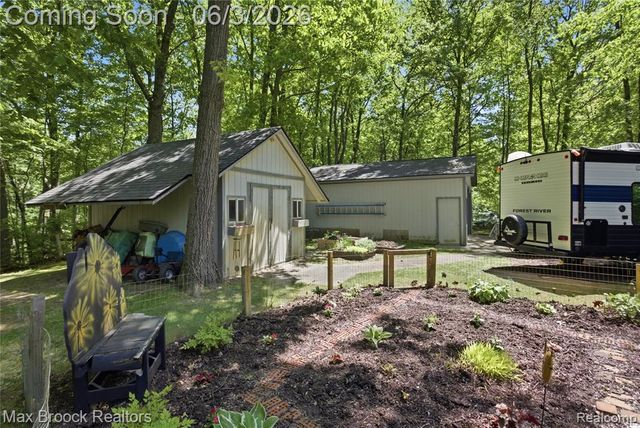 4457 Fettig Trail, White Lake, MI 48383