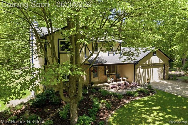 4457 Fettig Trail, White Lake, MI 48383