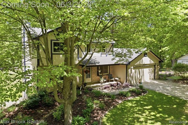 4457 Fettig Trail, White Lake, MI 48383